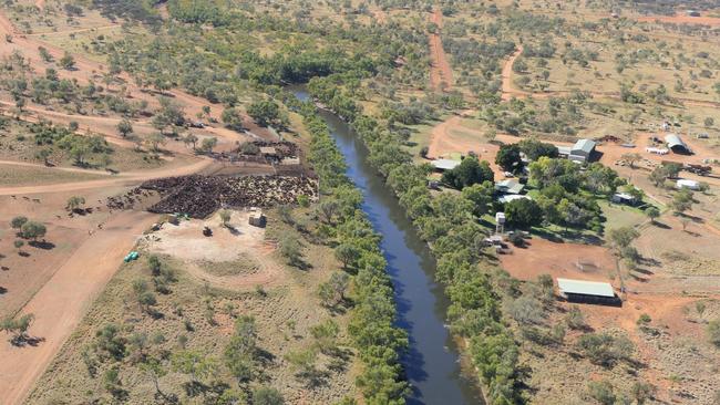 Romeo Roxas, via his entity Australian Green Properties, sold the 559,500ha Murray Downs station.