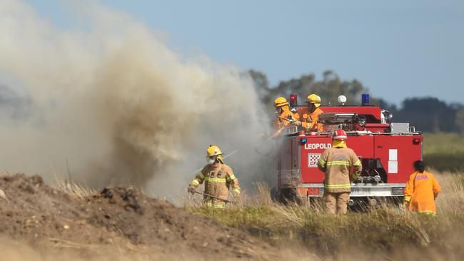 Fire Crews Working To Extinguish Grass Fire At Moolap | Geelong Advertiser