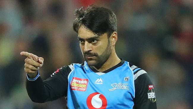 GEELONG, AUSTRALIA - JANUARY 03:  Rashid Khan of the Strikers is congratulated by  his teammates after dismissing Cameron White of the Renegades during the Big Bash League match between the Melbourne Renegades and the Adelaide Strikers at GMHBA Stadium on January 03, 2019 in Geelong, Australia. (Photo by Scott Barbour/Getty Images)