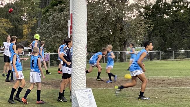 The Wynnum under 14 Div 4 boys warm up.