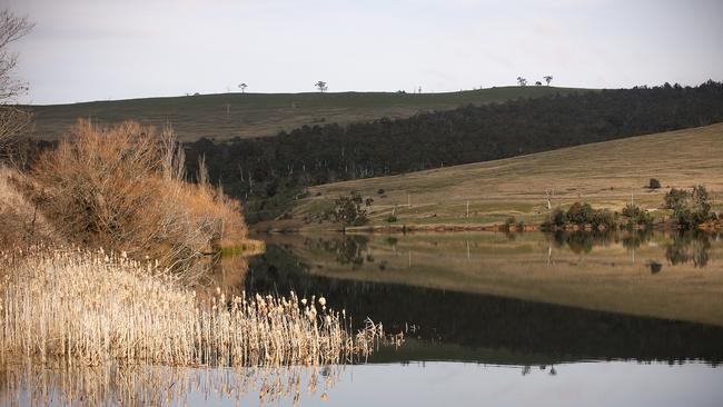 Near historic town of Ouse, a small town in the Central Highlands Council local government area in Tasmania along Lyell Highway, is the popular fishing spot of Lake Meadowbank which is just a few minutes south of Ouse.