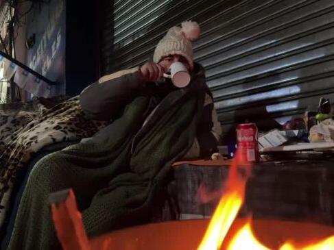 Unhoused people in Chile's capital struggle with cold