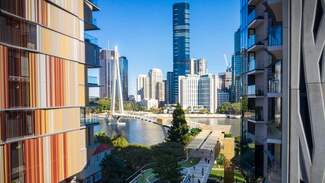 Brisbane City Council has released stunning new images of Brisbane's soon-to-come Green Bridges, with council fast tracking the process to catalyse the city’s coronavirus recovery. The Kangaroo Point bridge seen from Kanagroo Point itself. Picture: Artist’s impression.