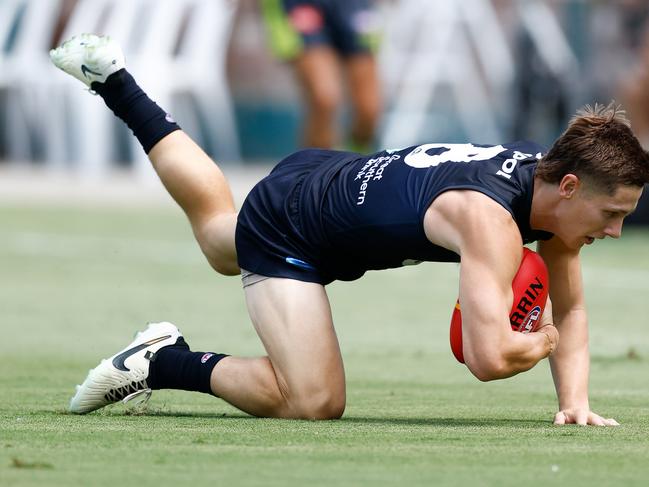 Lachie Fogarty dives forward to mark.