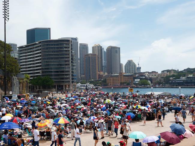 Crowd shot at Sydney Opera House around 2pm today Monday December 31 2018 ( Image / Monique Harmer)