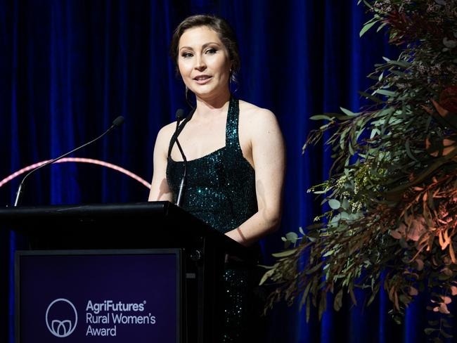 Tasmanian farmer Stephanie Trethewey accepts the AgriFutures Rural Women’s Award for 2022. Picture: Supplied.