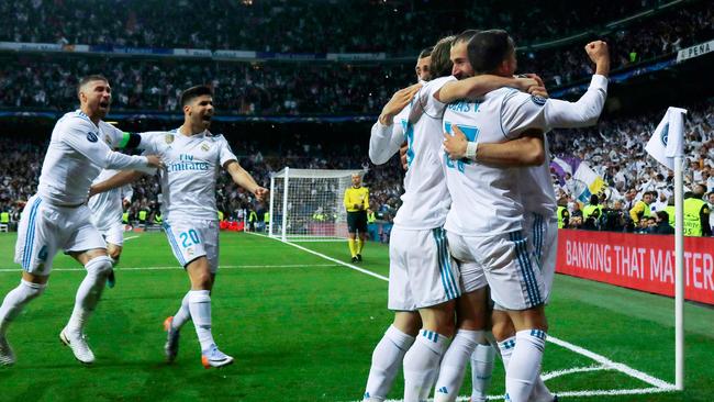 Real Madrid's French forward Karim Benzema (R) celebrates with teammates