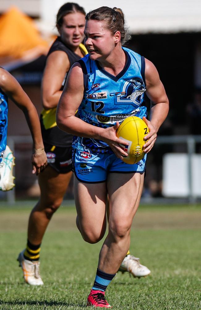 Darwin Buffaloes India Barker (#12). Picture: AFLNT Media / Celina Whan.