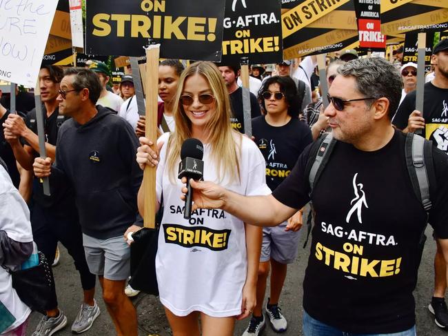 Margot Robbie at the actors strike LONDON ENTERTAINMENT/SPLASH/SHUTTERSTOCK