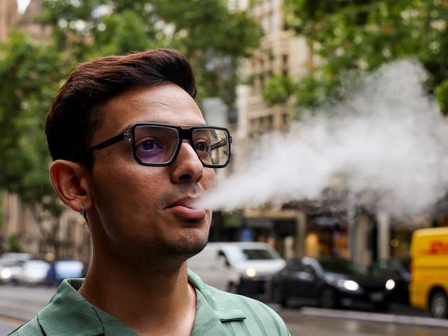 MELBOURNE, AUSTRALIA-NewsWire Photos, JANUARY 18, 2023. A leading public health expert has slammed retailers' calls for vapes containing nicotine to be sold from behind the counter as usage continues to rise. A man vapes in Collins St. Picture: NCA NewsWire / Ian Currie