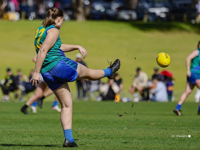 Eliza Reilly kicks clear from the back pocket. Pic: EC Images.