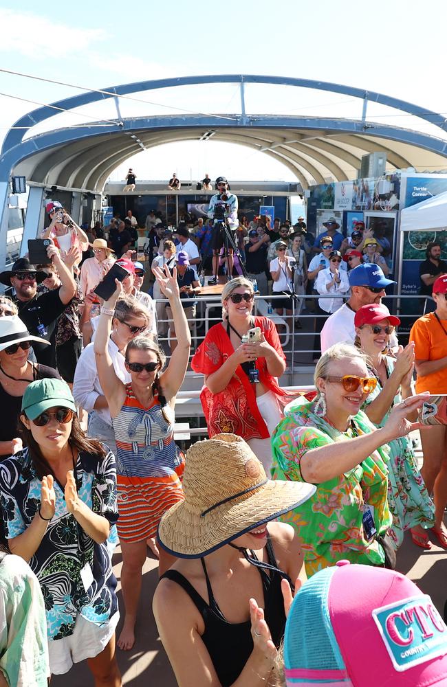 Flood heroes rewarded with Savannah floating concert over Great Barrier ...