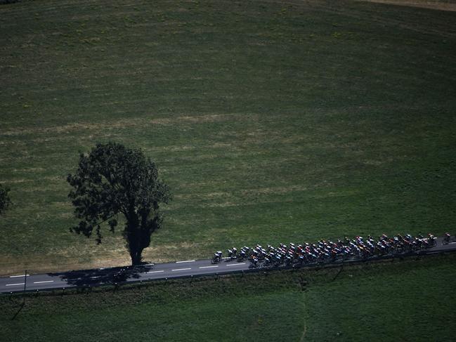 The pack rides during the eleventh stage of the 105th edition of the Tour de France cycling race between Albertville and La Rosiere, French Alps, on July 18, 2018. / AFP PHOTO / Jeff PACHOUD