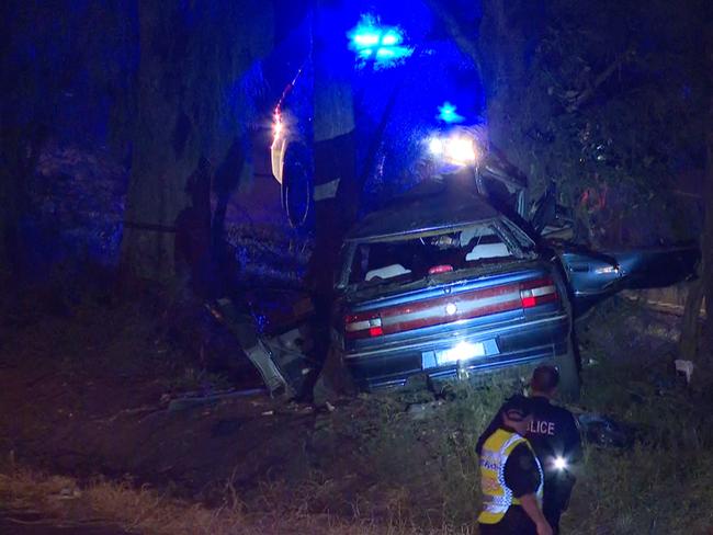 ****FEES APPLY ***, ***MUST CREDIT TNV****, One man is dead, two children have been rushed to hospital and a woman is clinging to life after a horrific multi-car crash near Wollongong. , Emergency services were called to the M1 Princes Motorway near Masters Rd at Figtree just after 7.15pm following reports of a five-car crash