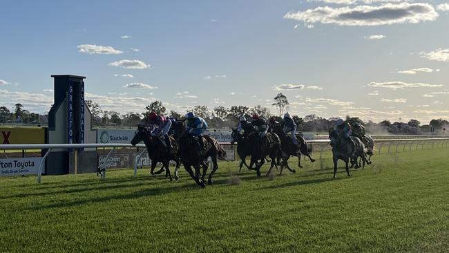 Crowned Empress wins the 2022 Jacaranda Cup.