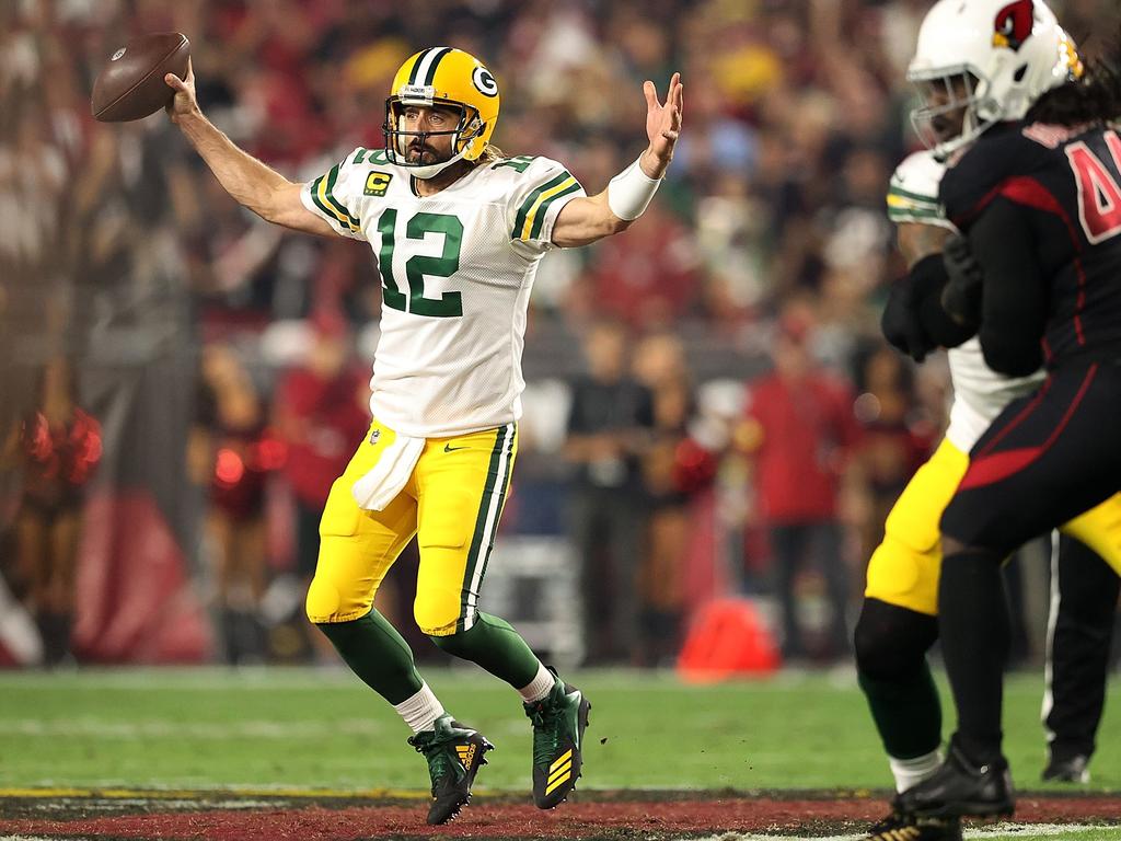 Aaron Rodgers announces he's been vaccinated, but 'not going to judge'  teammates who aren't