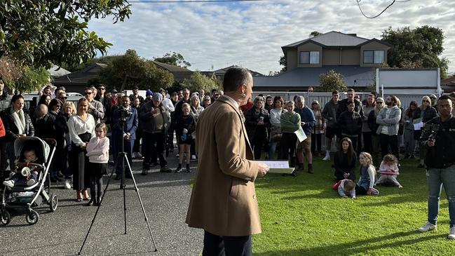 The Edithvale auction attracted quite the crowd.