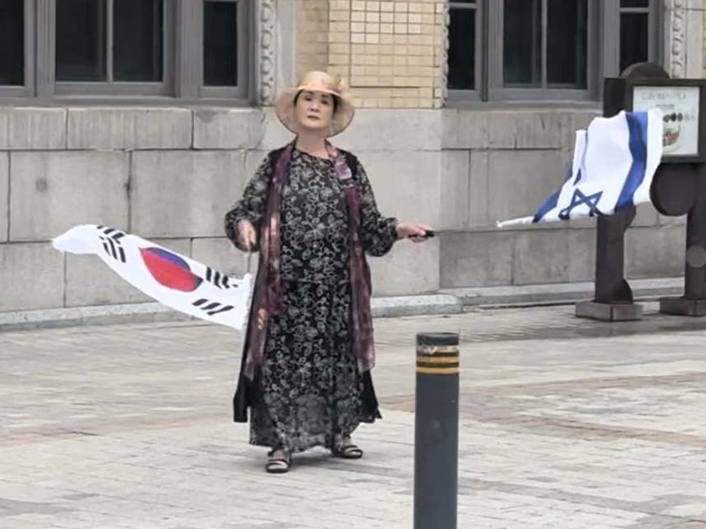 Elsewhere, a woman could be seen waving the South Korean and Israeli flags in tandem, as a heavy police presence surrounded a pro-Israel movement. Picture: Alex Blair