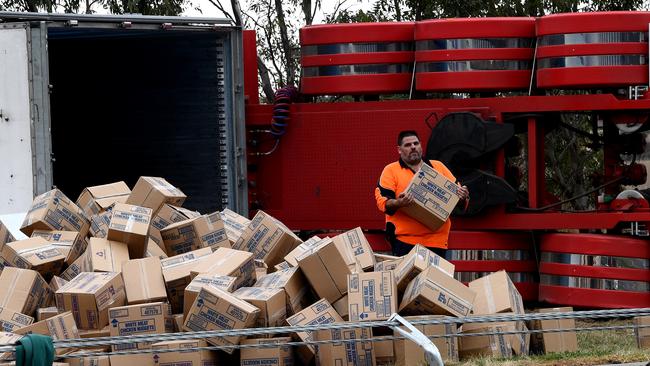 A truck carrying boxes of chicken nuggets crashed, blocking the Hume Freeway. Picture: Nicole Garmston