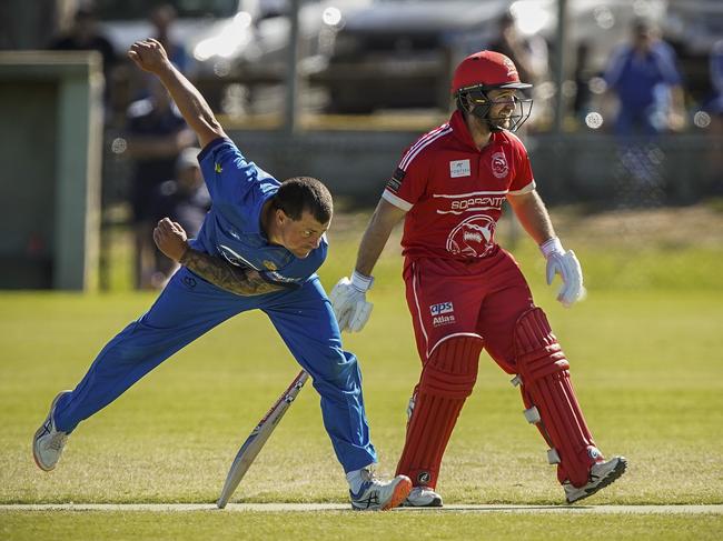 Langwarrin paceman Travis Campbell goes at Sorrento. Picture: Valeriu Campan