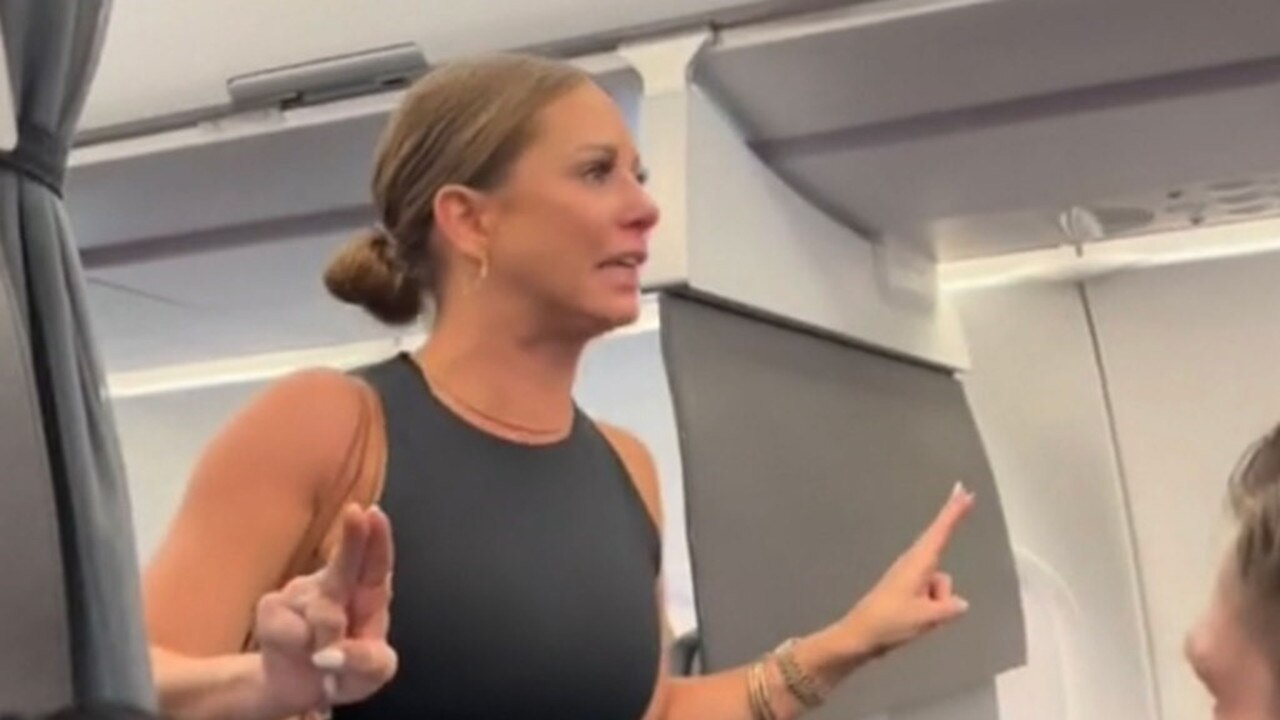 Tiffany Gomas was kicked off an American Airlines flight after she launched into a bizarre tirade following an argument over AirPods. Picture: knuckelslawncare/TikTok