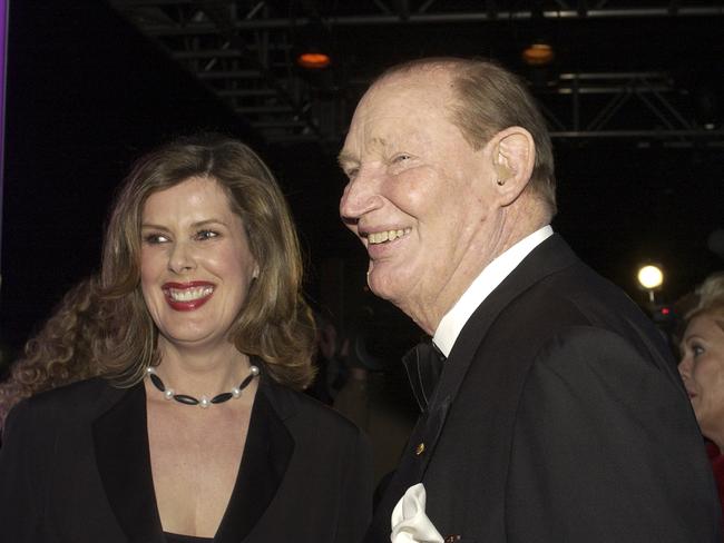 MUST CREDIT GETTYannettepixSYDNEY - OCTOBER 03:  Deborah Thomas with Kerry Packer at a gala dinner event to celebrate the 70th Anniversary of Australian magazine icon 'The Australian Women's Weekly'. An array of Australian personalities turned up at Channel 9 Studios for the celebration in Sydney. (Photo by Patrick Riviere/Getty Images).