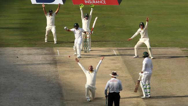 DUBAI, UNITED ARAB EMIRATES - OCTOBER 07: Nathan Lyon,  Aaron Finch, Tim Paine and Marnus Labuschagne of Australia appeal for the wicket of Azhar Ali of Pakistan during day one of the First Test match in the series between Australia and Pakistan at Dubai International Stadium on October 7, 2018 in Dubai, United Arab Emirates.  (Photo by Ryan Pierse/Getty Images)