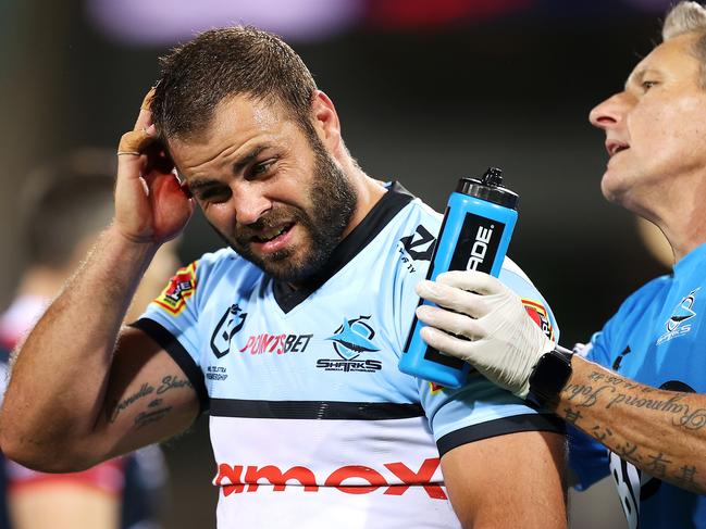 SYDNEY, AUSTRALIA - APRIL 10:  Wade Graham of the Sharks leaves the field with a head injury during the round five NRL match between the Sydney Roosters and the Cronulla Sharks at Sydney Cricket Ground, on April 10, 2021, in Sydney, Australia. (Photo by Mark Kolbe/Getty Images)