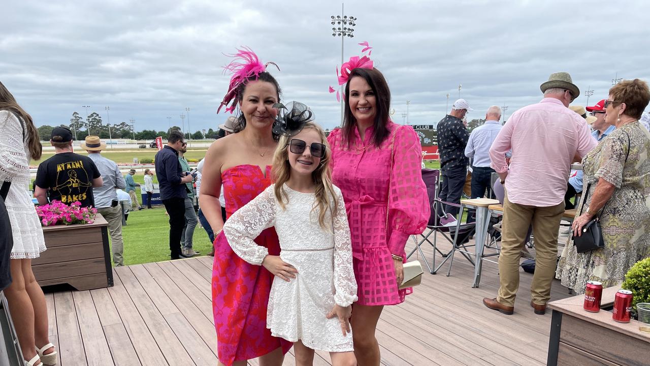 Cranbourne Cup 2022: Tanya Van Tricht, Susan Careri &amp; Zoe