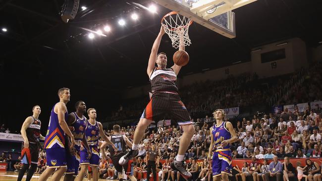 AJ Ogilvy of the Hawks dunks against the Bullets. Picture: Mark Kolbe (Getty Images)
