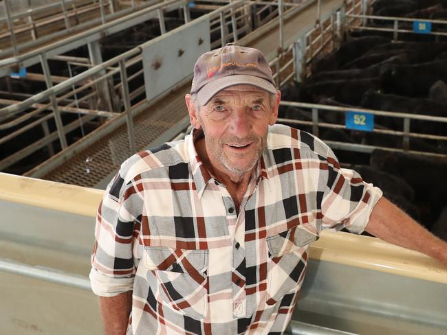 Leongatha cattle sale, VLE, Koonwarra, Tony van der Heyden, from Longwarry, his wife Reyleen - #0418141681, bought 69 heads $970 each 246 kg,   Picture Yuri Kouzmin