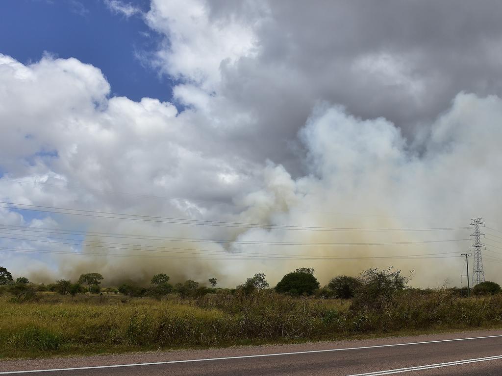 A fire burning south of Townsville has masked the Bruce Highway in smoke. The vegetation fire started near the JBS Meatworks at Stuart. PICTURE: MATT TAYLOR.