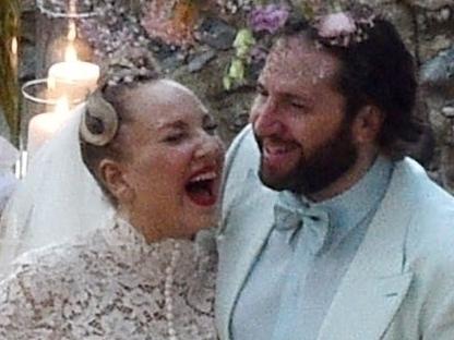 Aussie music superstar weds in intimate Italian wedding