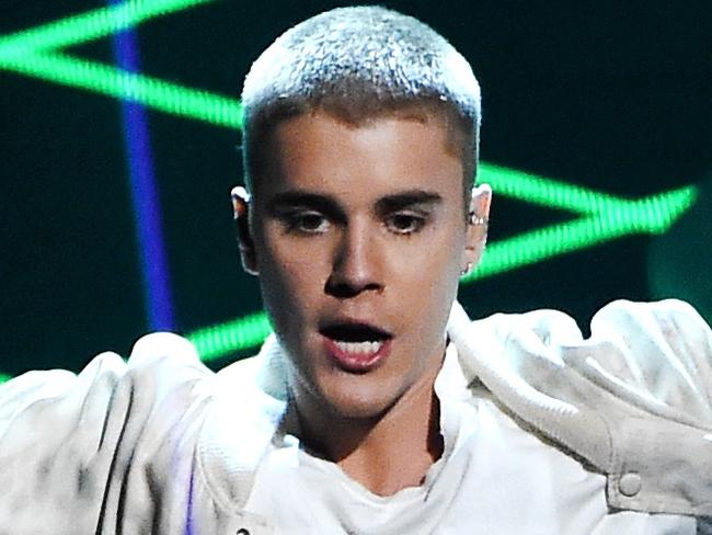 LAS VEGAS, NV - MAY 22: Recording artist Justin Bieber performs onstage during the 2016 Billboard Music Awards at T-Mobile Arena on May 22, 2016 in Las Vegas, Nevada. (Photo by Kevin Winter/Getty Images)