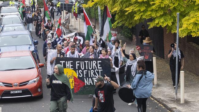 SYDNEY, AUSTRALIA. NewsWire Photos.November 29, 2024.Anti-war protestors demonstrate outside Australian Prime Minister Anthony Albanese,  Kirribilli House residence in Sydney. Picture: NewsWire / Jeremy Piper