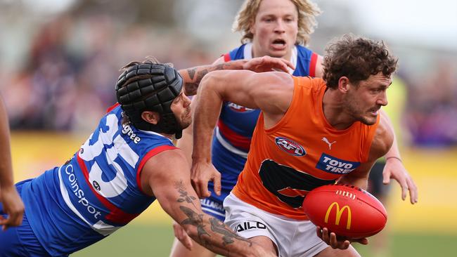 Harry Perryman tries to slip a Caleb Daniel tackle. Picture: Michael Klein