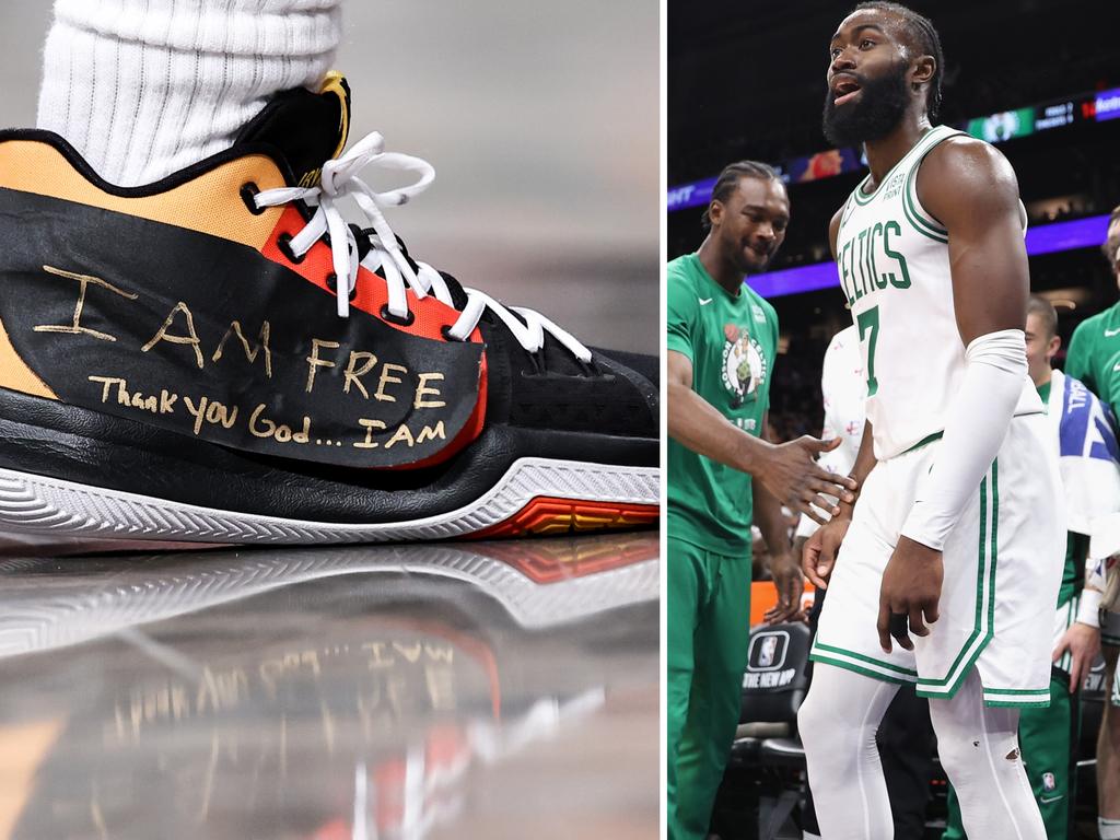 Atlanta Hawks Forward De'Andre Hunter sneakers during a NBA game News  Photo - Getty Images