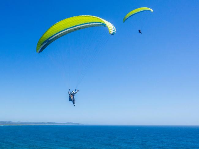 R3G78F paragliding from Pat Morton Lookout at Lennox Head, north of Ballina, Norther Rivers region, New South Wales, AustraliaescapeNovember 15 2020 my holiday - Neale Whitaker