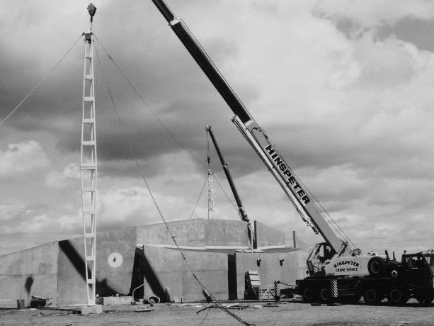 Roof pylons are added to the Dean Park Sound Shell stage, 1980. Picture: Townsville City Libraries