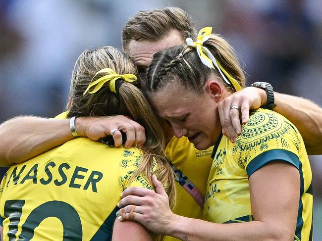 TOPSHOT - Australia's Maddison Levi (R) and Australia's Isabella Nasser (L) react after the women's semi-final rugby sevens match between Canada and Australia during the Paris 2024 Olympic Games at the Stade de France in Saint-Denis on July 30, 2024. (Photo by CARL DE SOUZA / AFP)