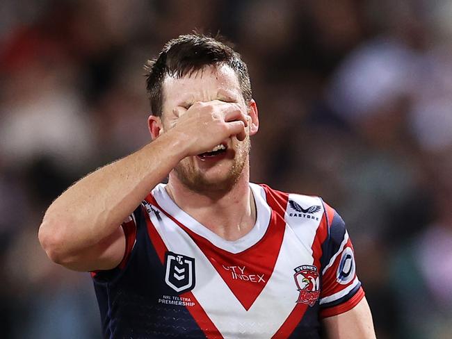 SYDNEY, AUSTRALIA - JUNE 11: Luke Keary of the Roosters holds his head as he leaves the field for an Head Injury Assessment  during the round 14 NRL match between the Sydney Roosters and the Melbourne Storm at Sydney Cricket Ground, on June 11, 2022, in Sydney, Australia. (Photo by Mark Kolbe/Getty Images)