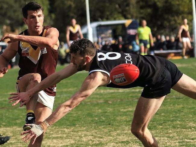 Luke Hannon kicks one of his telling goals in the third quarter. Picture Davis Harrigan