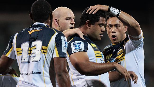 Scott Sio is congratulated by his Brumbies teammates after scoring a try.