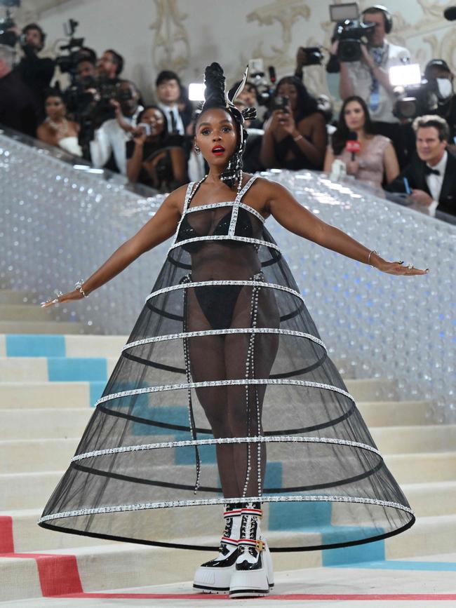 Actress and singer Janelle Monae repurposed her kitten’s cone of shame. Photo by ANGELA WEISS / AFP.