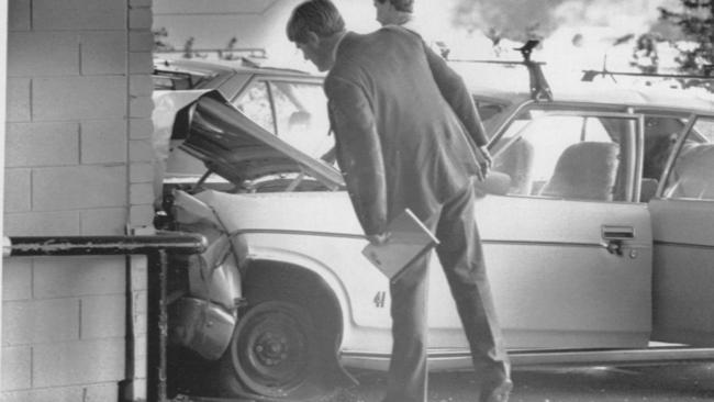 Detectives inspect Australia’s most wanted man Russell ‘Mad Dog’ Cox’s car after he was caught at Doncaster Shoppingtown in 1988.