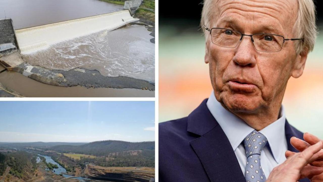 Former premier Peter Beattie apologised for his government's role in the Paradise Dam project, but called for a full explanation on the issues with its construction.