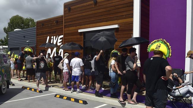 Taco Bell in Townsville has officially opened, attracting a long line of people and cars to the new restaurant. PICTURE: MATT TAYLOR.