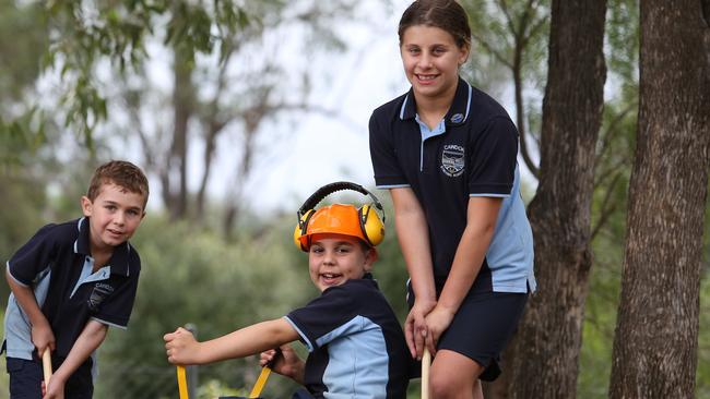 Happy snap of Victor Lee, Barry Lee and Jacklyn Vella, students from Cawdor Public School in 2019. Picture: AAP IMAGE / Robert Pozo