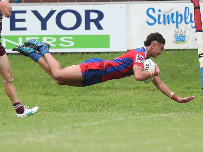 Logan Aoake scores a try. Picture: Sue Graham