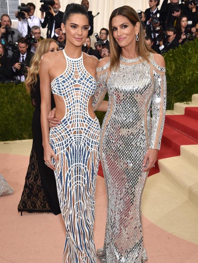 Cindy Crawford (R) in Balmain. Picture: Getty Images